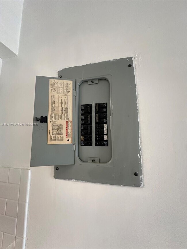 Building Photo - 1852 SW 7th St