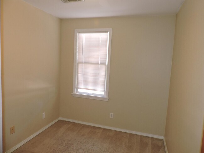 Building Photo - 6971 Holland Rd