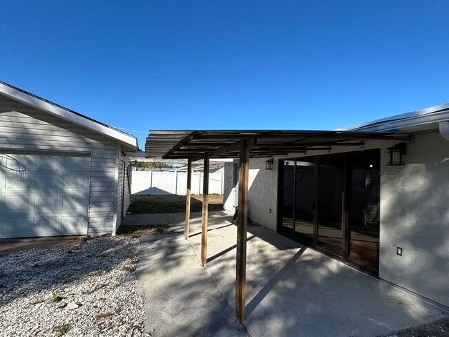 Building Photo - Single Family Home