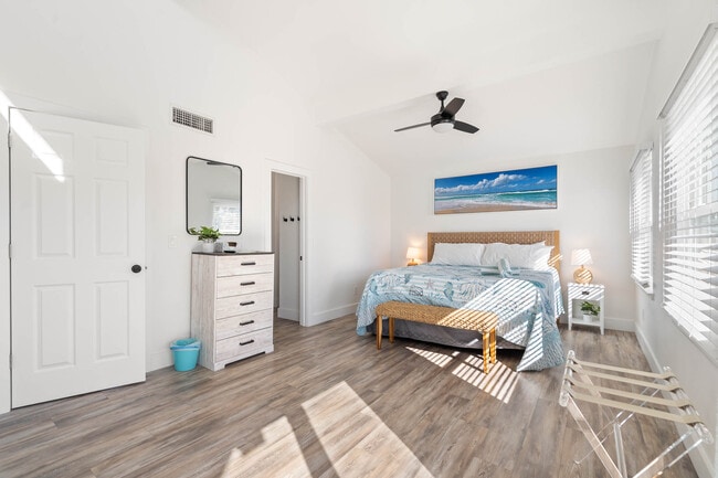 Building Photo - 113 4th Ave