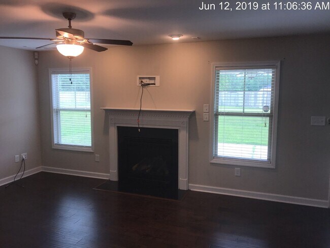 Building Photo - 124 Sorrel Ct