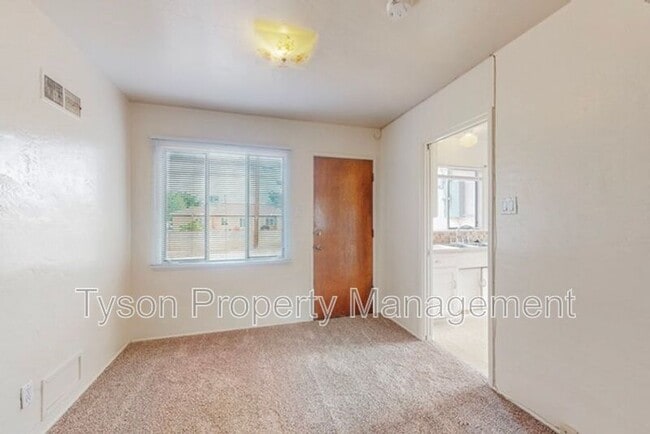 Building Photo - 6021 Aspen Ave NE