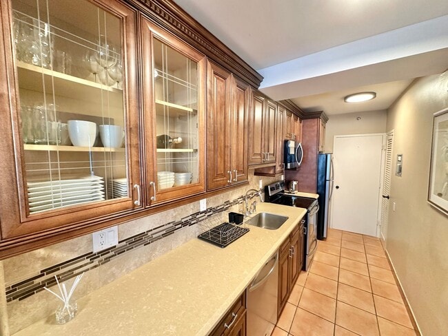 Building Photo - Furnished Studio for Rent in the iconic oceanfront Decoplage Condominium: where the ocean meets L...