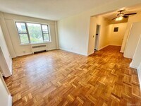 Building Photo - 210 Pelham Rd