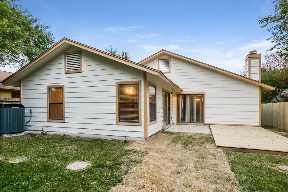 Building Photo - 9335 Autumn Storm