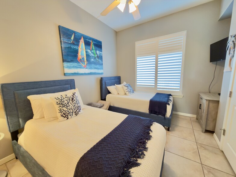 Building Photo - 5909 Padre Blvd