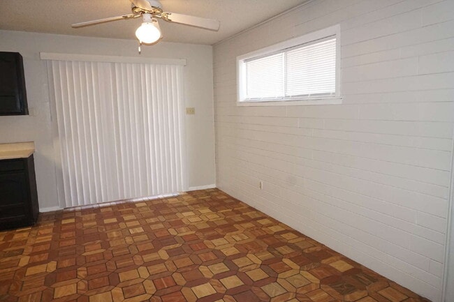 Building Photo - Spacious 2-Bed, 2-Bath Duplex!