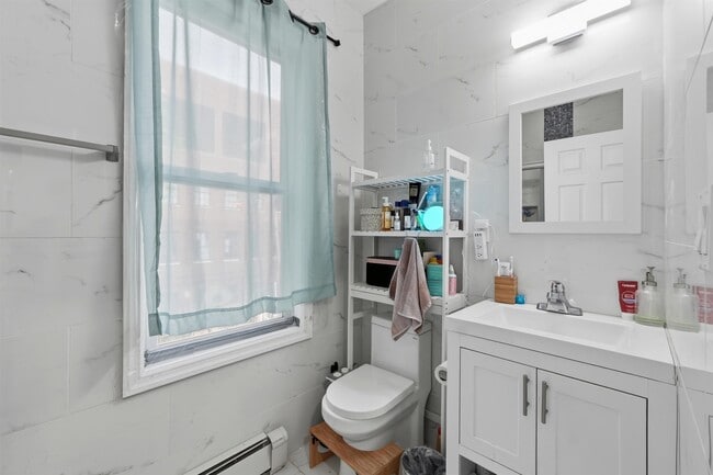 Building Photo - 17 Troy St