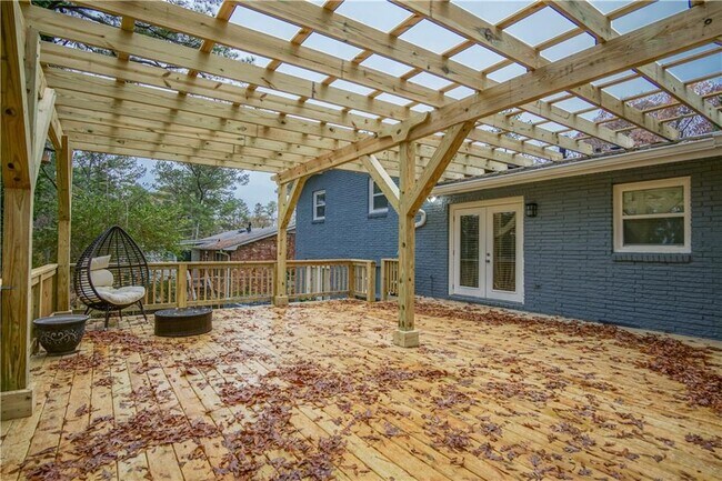 Building Photo - 2640 Casher Dr