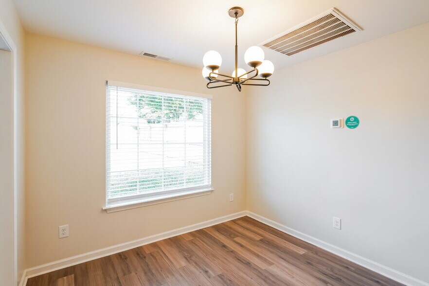 Building Photo - 125 Summerlake Pl