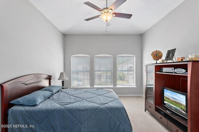 Building Photo - 129 Thornloe Dr