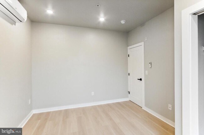 Building Photo - 316 S 52nd St