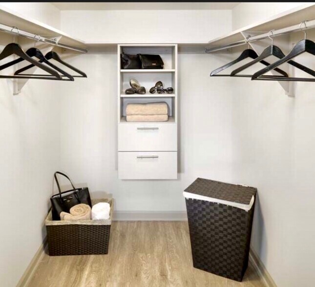 Large walk-in closet - 1810 E Oakland Park Blvd