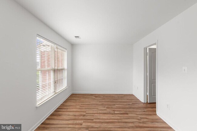 Building Photo - 2372 Woodland Pond Ln