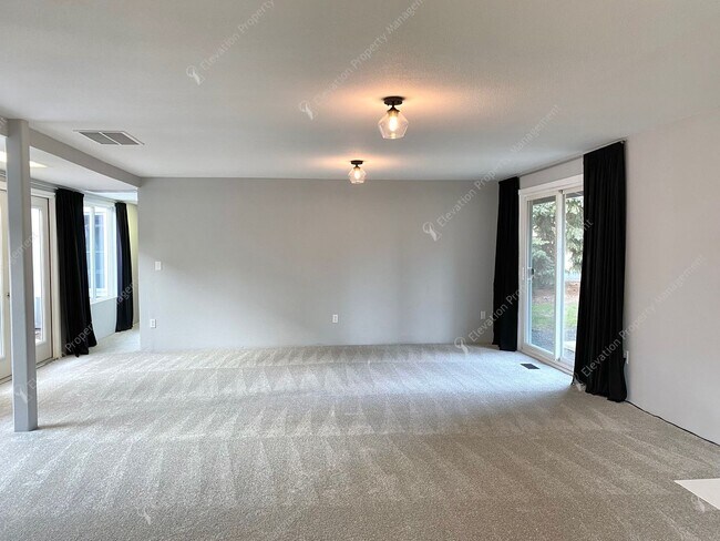 Building Photo - Mid-Century Modern Courtyard Gem in the Old Farm District