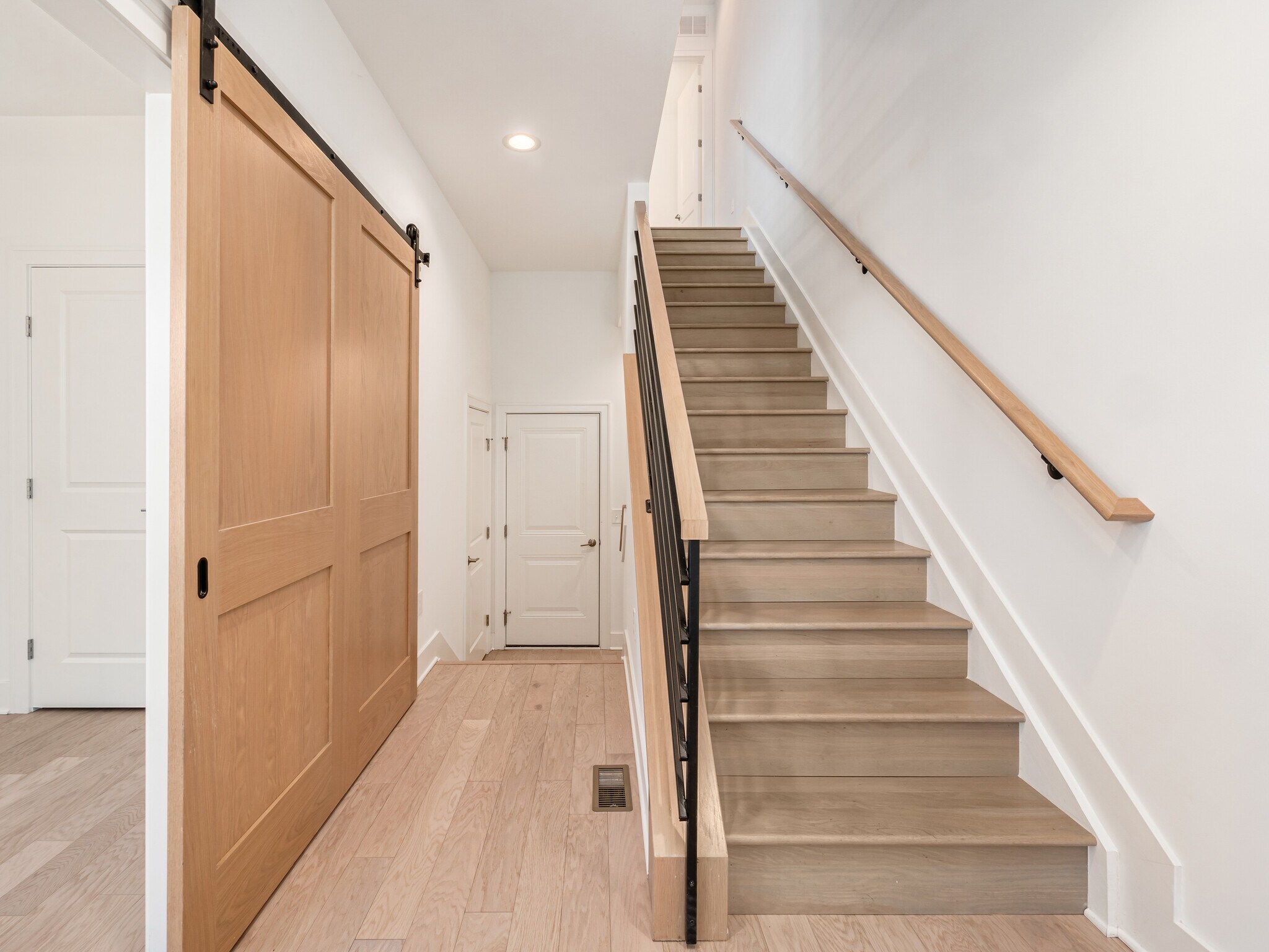 Building Photo - 766 N 6th St