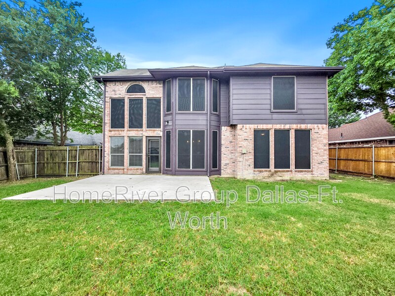 Building Photo - 325 Willow Creek Dr
