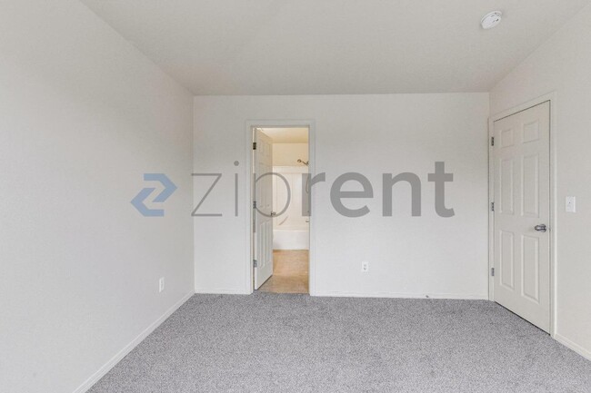 Building Photo - Unit
