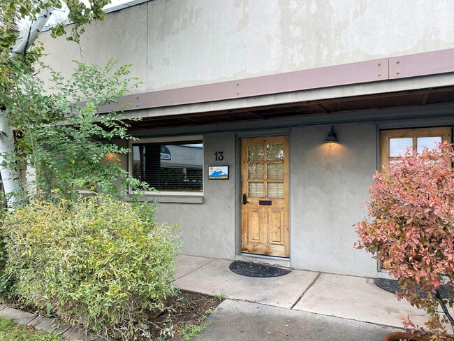 Building Photo - 3443 S State St