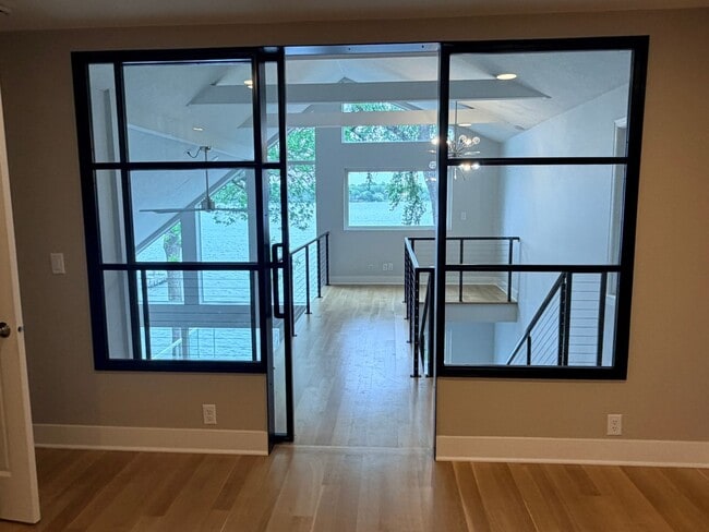 Building Photo - Lake Home For Rent