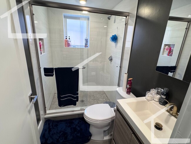 Building Photo - Spacious Brookline 3BR/2Bath!! Newly Renov...