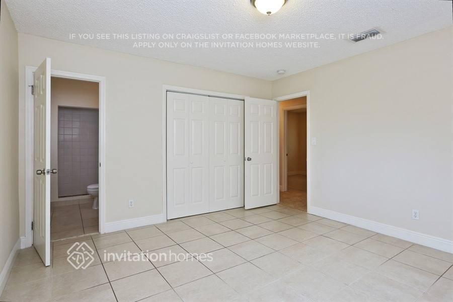 Building Photo - 4904 SW 90th Ave