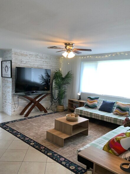 Building Photo - 2440 Manasota Beach Rd
