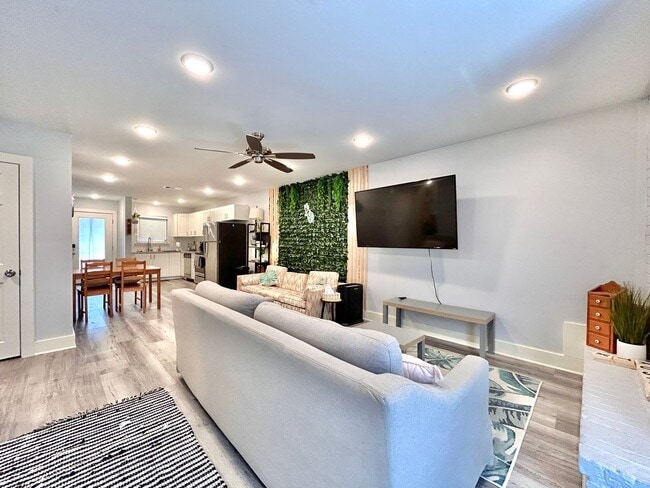 Building Photo - Modern & Cozy 2BR/2BA Home with Stylish Fi...