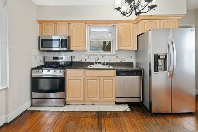 Building Photo - 2133 Hendrickson St