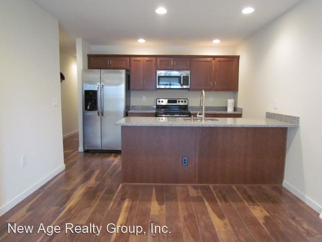Building Photo - 136 S 46th St