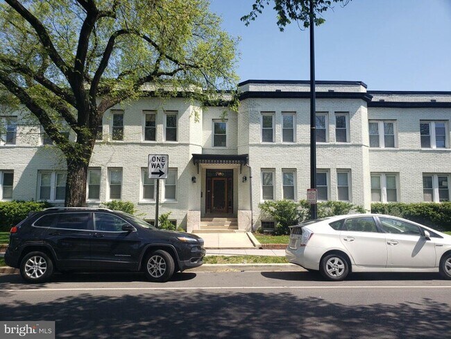 Building Photo - 2 17th St SE