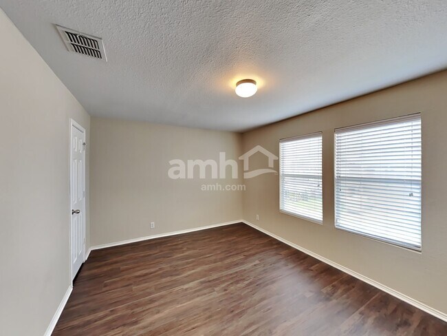 Building Photo - 24707 Hickory Meadow