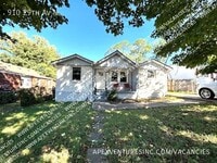 Building Photo - 910 29th Ave N