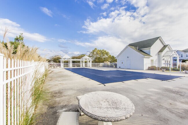 Building Photo - 1132 Grace Hill Dr