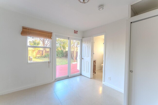 Building Photo - 521 S 24th Ave