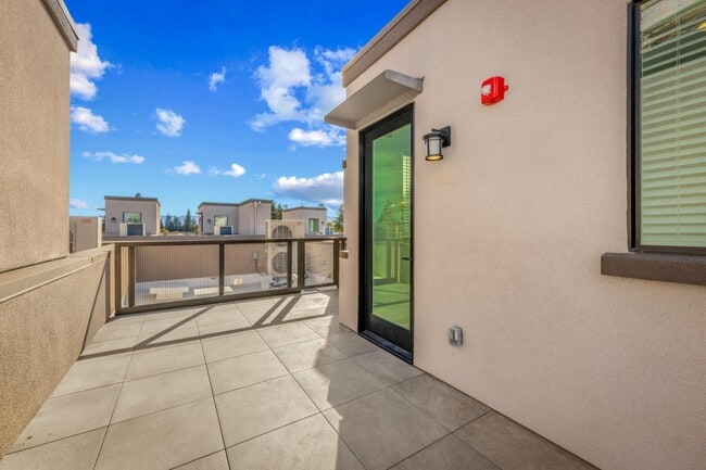 Building Photo - 302 Tea Tree Terrace