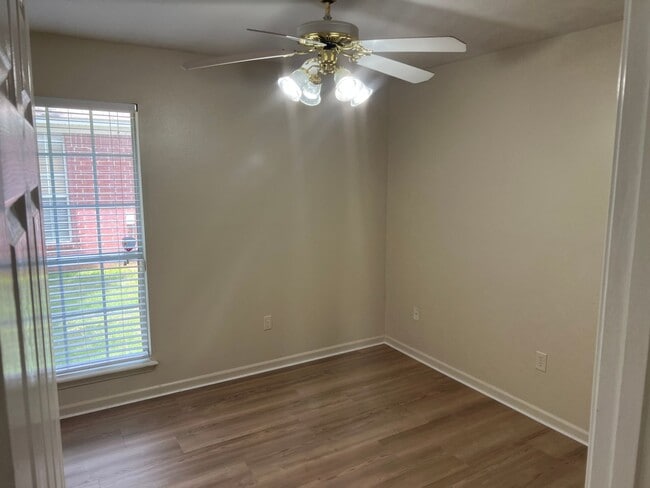 Building Photo - Charming 3 Bed 2 Bath Home