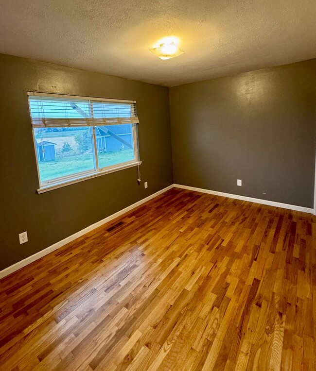 Building Photo - 3 Bedroom Home in West Valley! $200 off se...