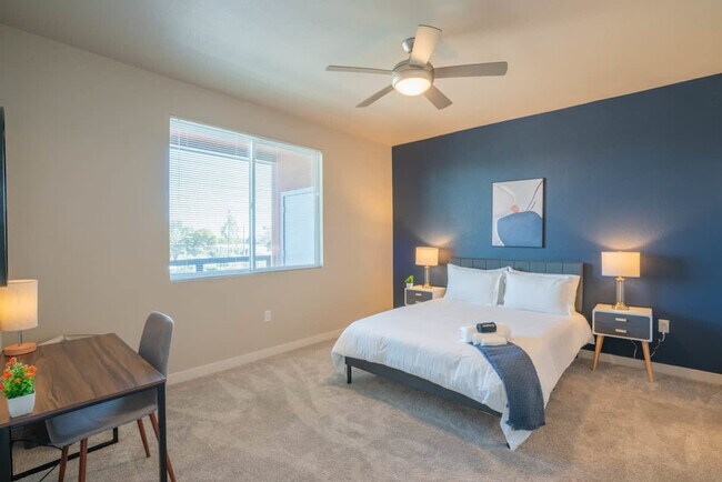 Building Photo - 1890 S Country Club Way