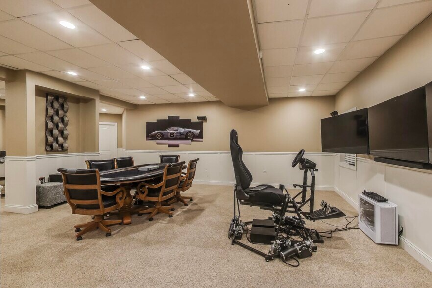 Building Photo - 23W711 Hobson Rd