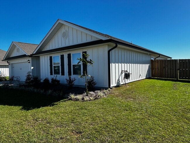 Building Photo - 4BR/2BA Gulf Shores home with community pool