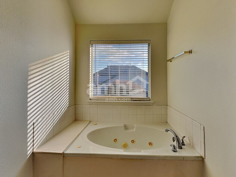 Building Photo - 4300 Brinker Ct