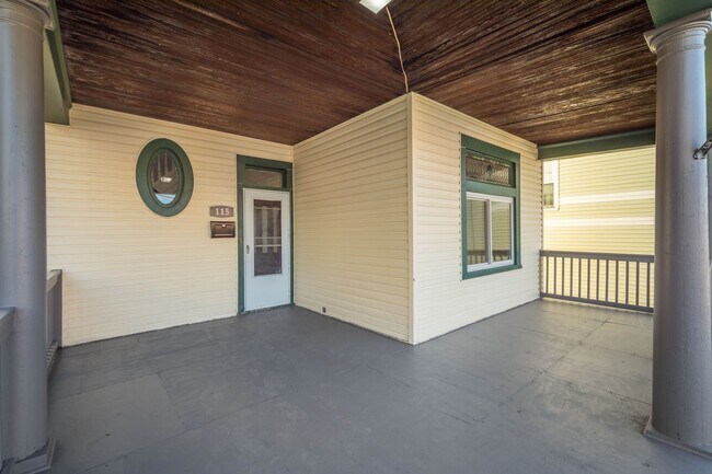 Building Photo - Stunning 3 bedroom home in Carrick available August 1!