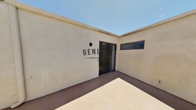 Building Photo - 2 Story 2Bd 2Ba Condo w/Vaulted Ceilings a...