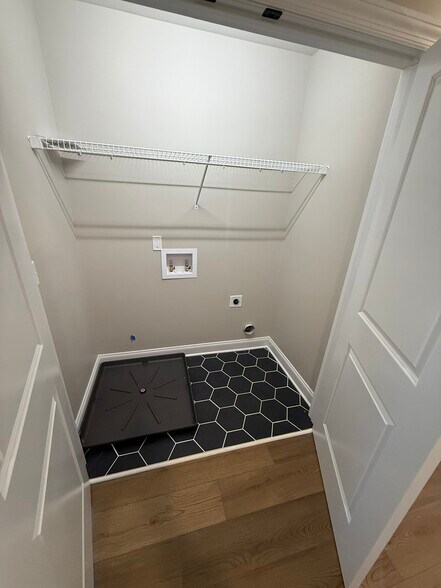 Building Photo - 713 Ewing Blvd