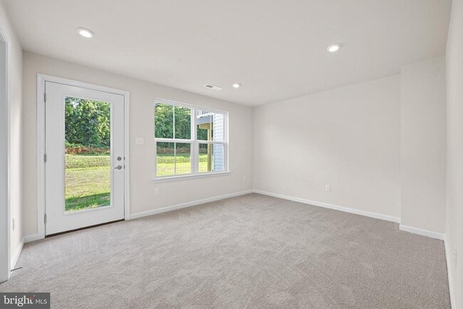 Building Photo - 46 SAND HILLS Dr