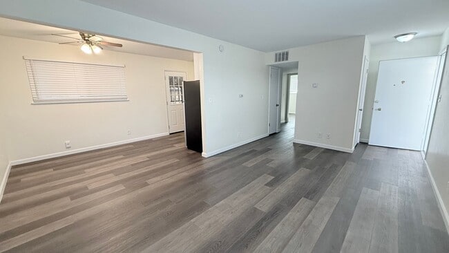 Building Photo - EBN T 14723