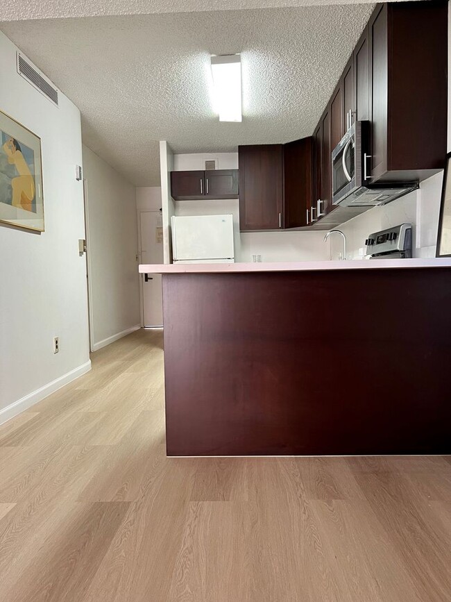 Building Photo - Ala Wai Terrace