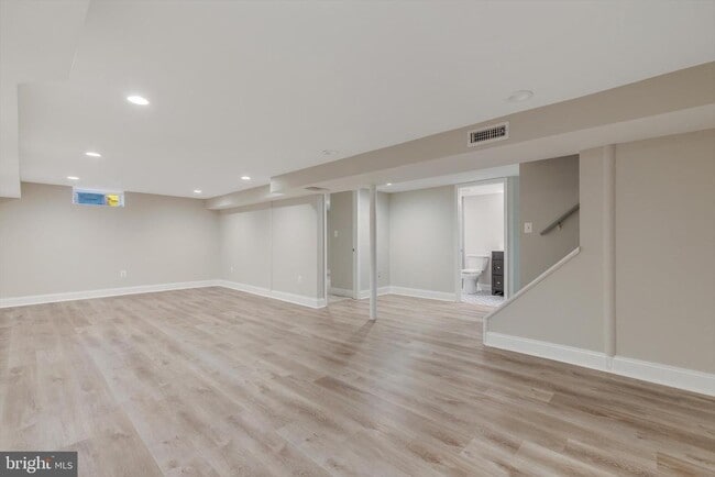 Building Photo - 304 Newfield Rd