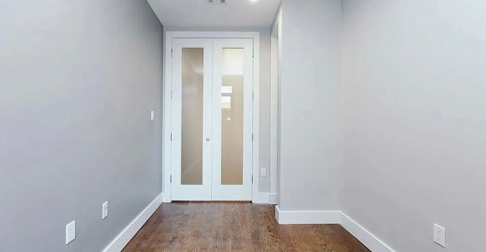 Building Photo - 294 Powers St